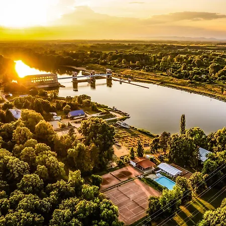 Tisza Garden Park Aparthotel Tiszalok
